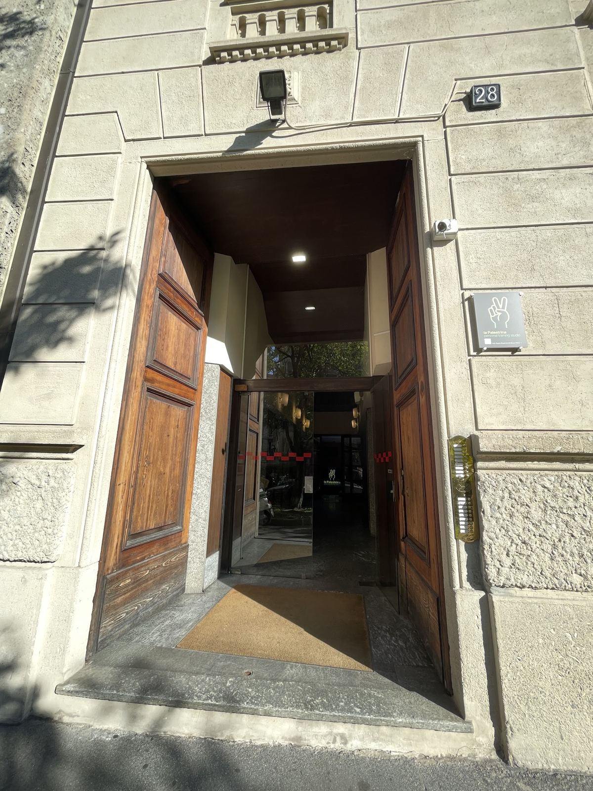 Il portone di Viale Regina Margherita 28
